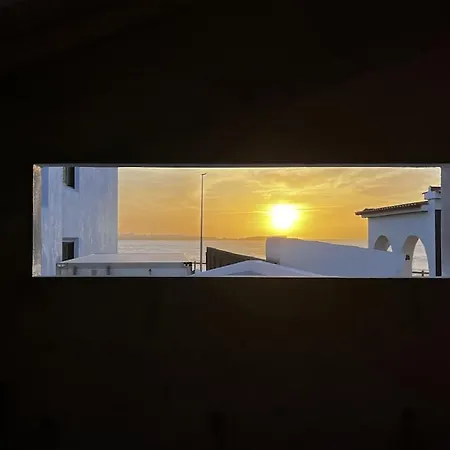 1 Minute From - Wood