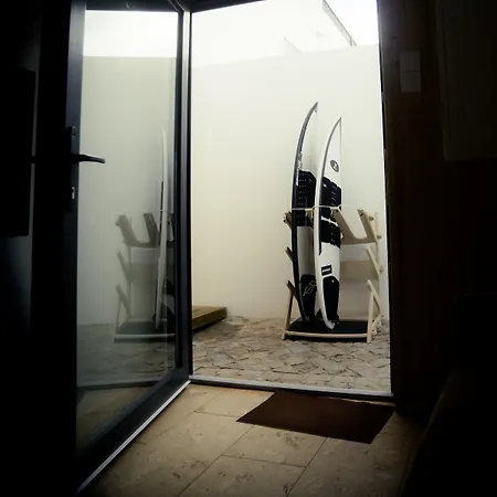 1 Minute From - Wood Chalet *