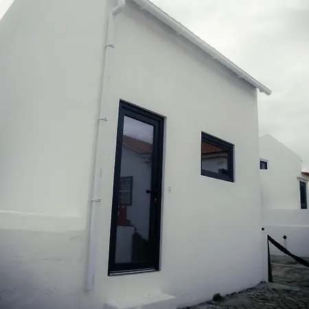 1 Minute From - Wood Chalet Baleal