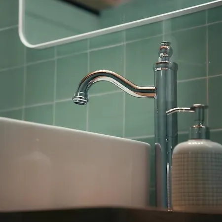 1 Minute From - Wood Шале