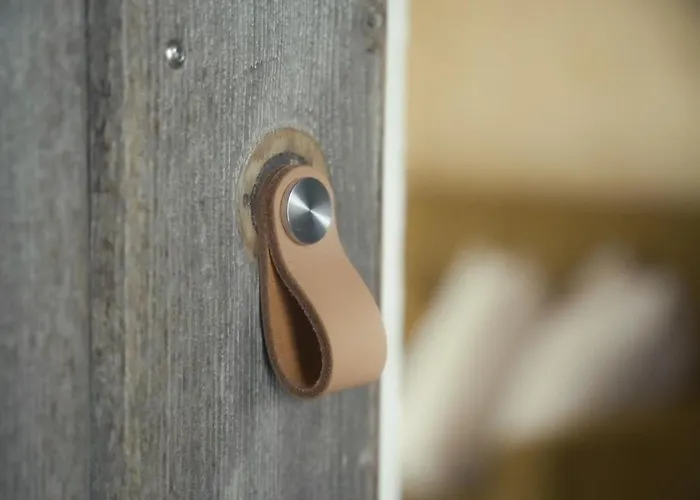 1 Minute From - Wood Балеал