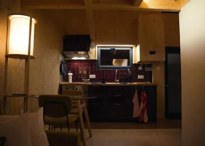 1 Minute From - Wood Балеал