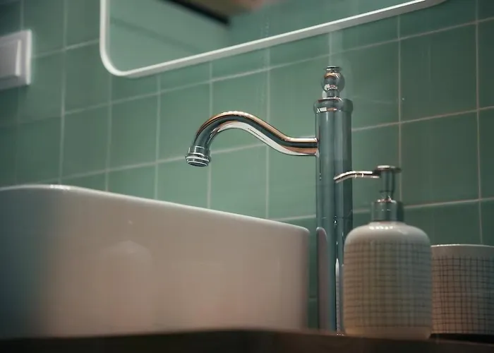 1 Minute From - Wood Шале