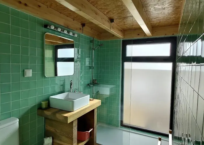 1 Minute From - Wood Шале